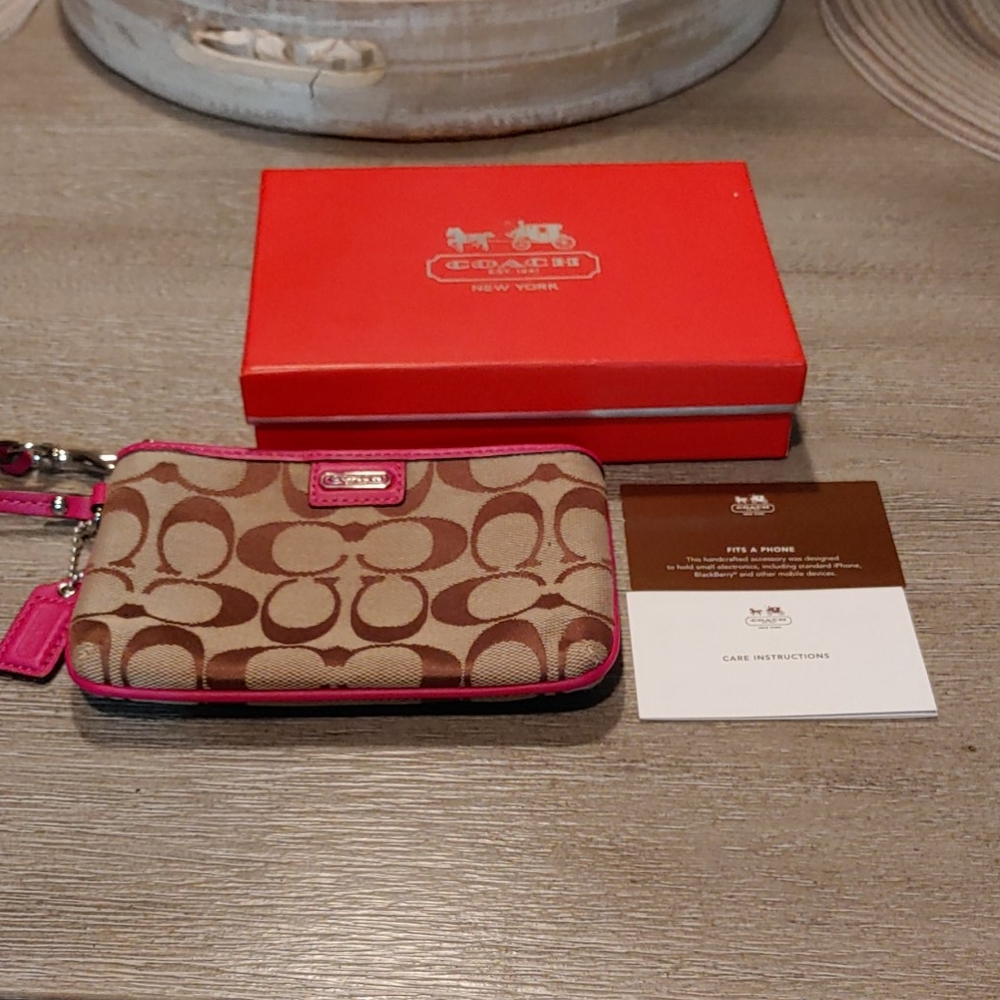 NWT COACH WRISTLET